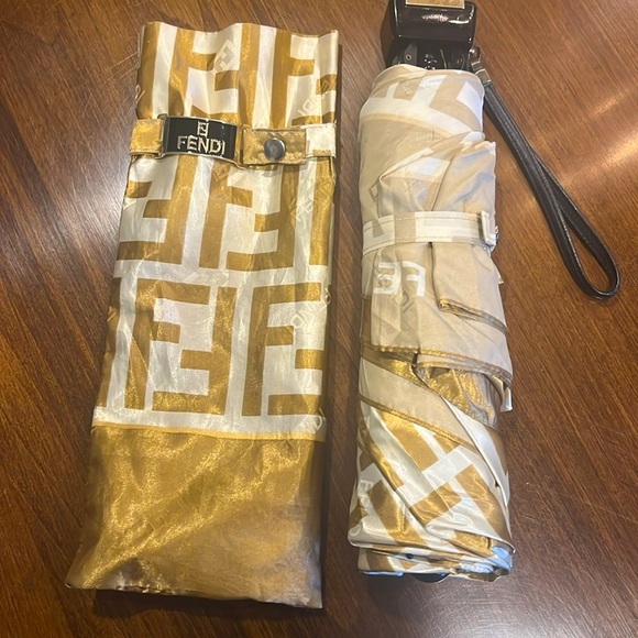 Fendi Monogram Umbrella - Picture 13 of 13
